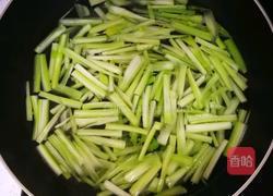 西芹火腿的做法图解2