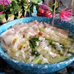 东北酸菜顿五花肉的做法[图]