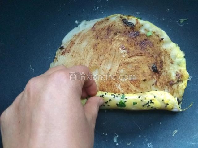 关火，然后趁热卷起