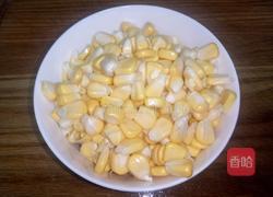 杂蔬松仁玉米丁的做法图解1