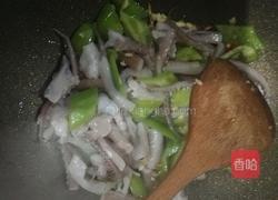 青椒炒鱿鱼的做法图解6