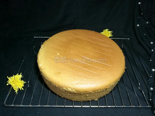 冷却后完美脱模。做生日蛋糕棒棒哒