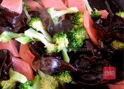 西兰花炒木耳的做法图解7