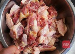 土豆黄焖鸡的做法图解1