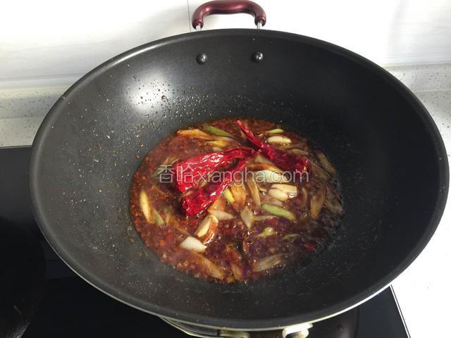 倒入适量清水大火烧开。