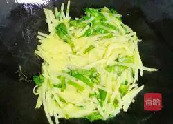 Illustration of how to make lettuce and potato shredded cake 2