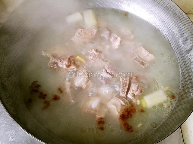 中大火煮1小时，喜欢喝汤可以多加点水