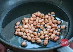 黄瓜拌腐竹花生米的做法图解2