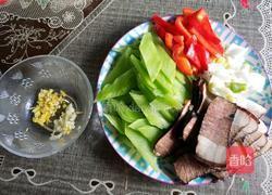 青笋炒腊肉的做法图解2