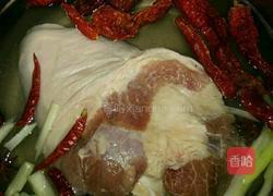 家常红曲米猪肘子的做法图解2