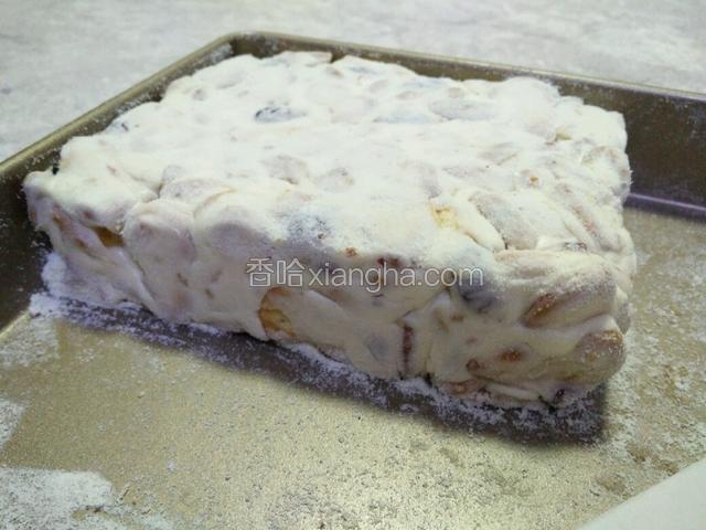 用刮板挤压的方正一些，自然冷却