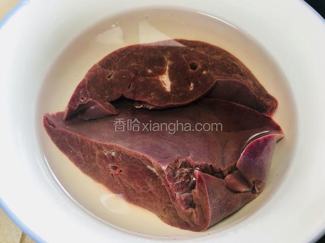猪肝洗净浸泡10分钟