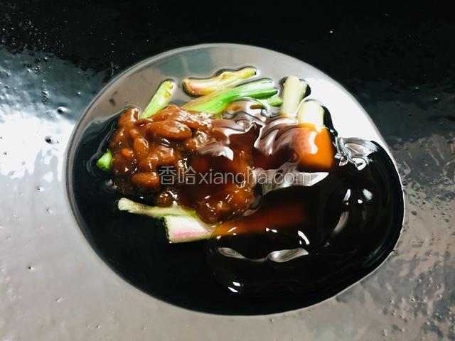 加入辣豆瓣酱和蚝油