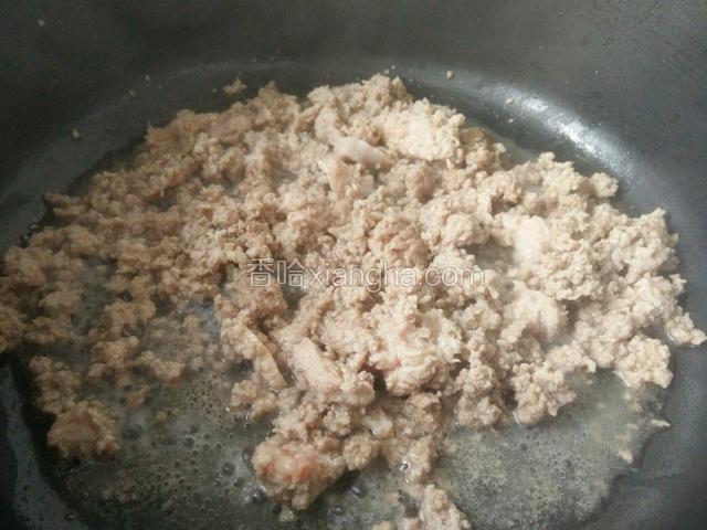 你看，还是可以炒出水分的，一直炒到水分蒸发没了