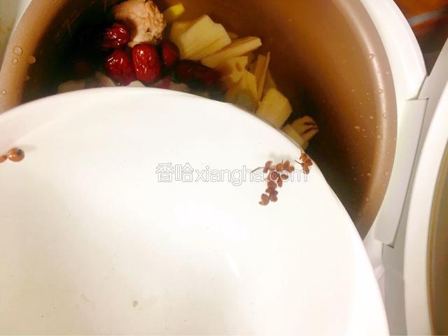 加入1汤盆的花椒水