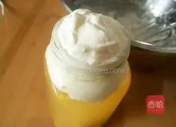 Illustration of how to make oolong tea passion fruit milk cap 7