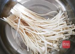 金针菇炒肉的做法图解2