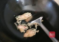 金针菇炒肉的做法图解6