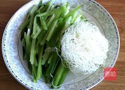 萝卜粉丝汤的做法图解2