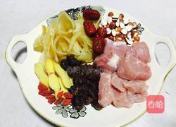 花胶瘦肉芡实桂圆汤的做法图解1