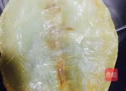 花胶瘦肉芡实桂圆汤的做法图解2