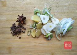 酸菜大骨头的做法图解2