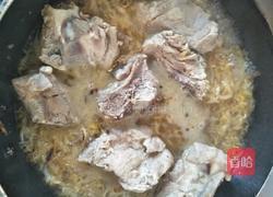 酸菜大骨头的做法图解8