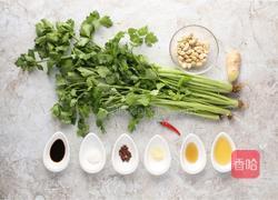 腰果仁炝芹菜的做法图解1