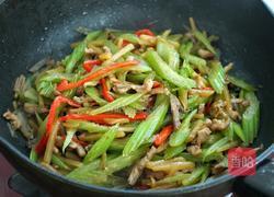 西芹瘦肉炒土豆的做法图解12