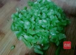 尖椒鸡蛋饼(家常菜)的做法图解1