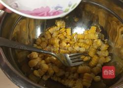 华丽丽的芝士玉米烙的做法图解1