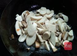 鸡腿菇炒肉的做法图解5