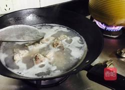 松茸菌瑶柱菜干猪骨汤的做法图解4