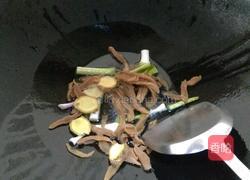 萝卜干鲶鱼汤的做法图解4