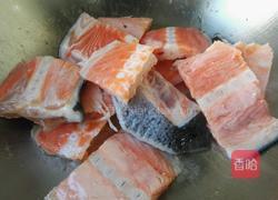 三文鱼骨汤的做法图解4