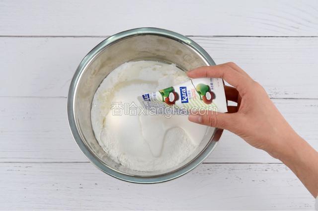 所有食材混合，搅拌均匀；