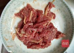 青红椒炒牛肉的做法图解2