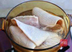 肉皮冻的做法图解1