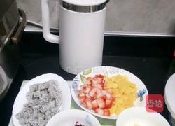 蓝风车草莓水果蛋糕的做法图解3