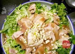 鲁菜大师蔣家常菜凉拌生菜耳片的做法图解2