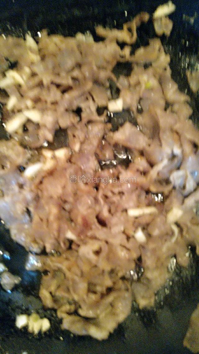 倒入碗汁继续翻炒