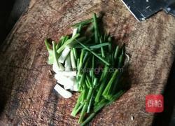 农家柴火清炒腊肠的做法图解2