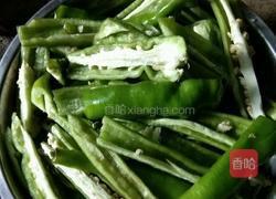 农家柴火清炒腊肠的做法图解3