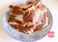 Illustration of how to make Garlic and Plum Blossom Pork 1