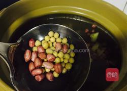 花生黄豆猪脚汤的做法图解6