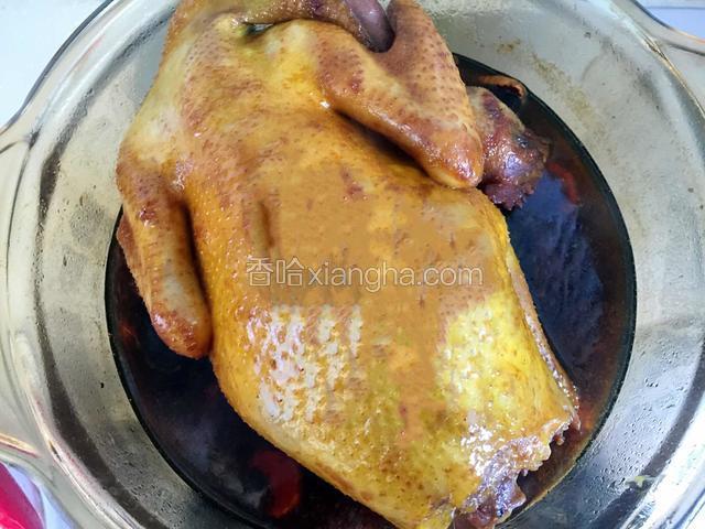 调最小火，加盖焖煮20-30分钟，中间要翻面几次