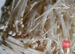 白菜伴金针的做法图解2