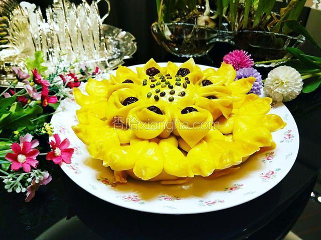 蒸好了摆放盘中，吃着开心，看着舒心。