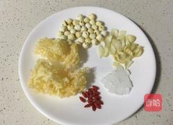 银耳莲子羹的做法图解2