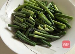 蒜苔炒肉的做法图解2